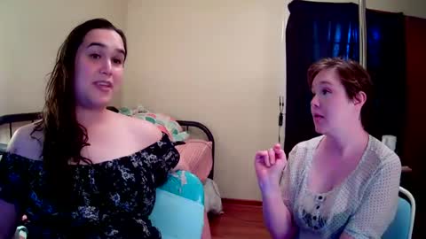 Snapshot of crystal_queers chatting on July 11, 9:38 pm Peach and Daisy online show from July 11, 9:38 pm