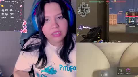 Snapshot of crystal_velvet01 chatting on December 3, 7:43 am crystal online show from December 3, 7:43 am