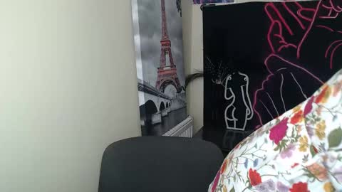 Snapshot of crystalgirl__ chatting on September 14, 12:04 pm Stella online show from September 14, 12:04 pm