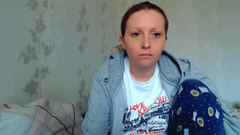 Snapshot of crystallangel chatting on April 18, 12:53 pm CrystallAngel online show from April 18, 12:53 pm