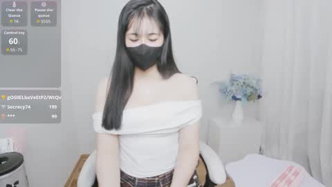 Snapshot of crystallea_ chatting on March 12, 2:50 am lea online show from March 12, 2:50 am