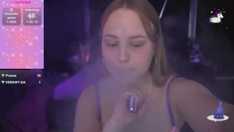 crystallpaws_ online show from September 18, 8:22 pm