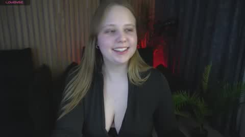 crystallpaws_ online show from February 12, 6:52 am