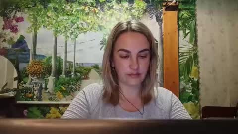 Snapshot of crystalqueen888 chatting on March 28, 5:34 pm Julianna online show from March 28, 5:34 pm