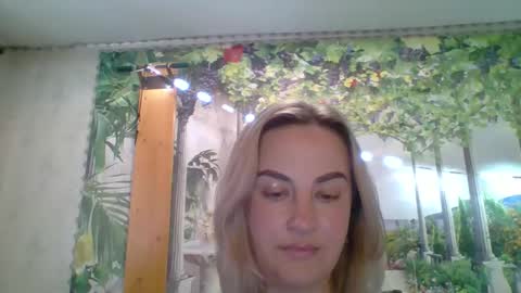 Snapshot of crystalqueen888 chatting on March 29, 8:14 am Julianna online show from March 29, 8:14 am