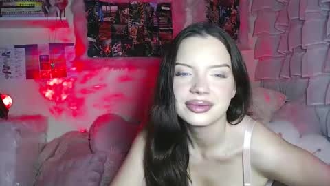 Snapshot of crystalsweet2000 chatting on November 4, 3:16 am MissCrystal online show from November 4, 3:16 am