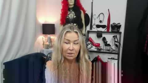 CrystalHotty online show from September 24, 4:16 am