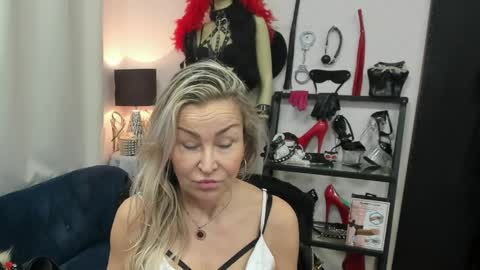 CrystalHotty online show from April 7, 4:46 am