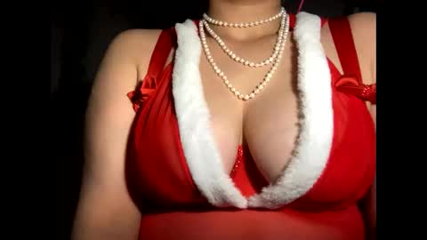 crystalyn777 online show from December 3, 2:15 pm