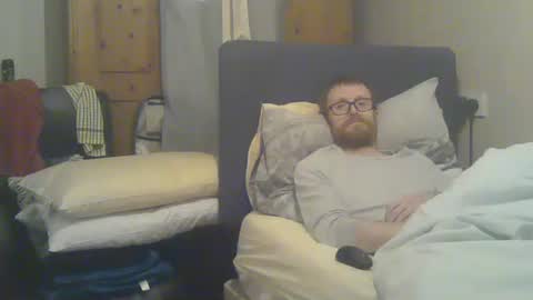 Snapshot of cs014g8493 chatting on November 18, 12:38 am chris online show from November 18, 12:38 am