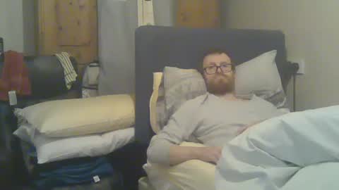 Snapshot of cs014g8493 chatting on November 21, 12:32 am chris online show from November 21, 12:32 am