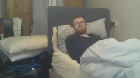 Snapshot of cs014g8493 chatting on November 26, 12:22 am chris online show from November 26, 12:22 am