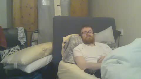 Snapshot of cs014g8493 chatting on December 2, 12:27 am chris online show from December 2, 12:27 am