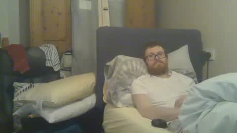 Snapshot of cs014g8493 chatting on December 4, 10:40 pm chris online show from December 4, 10:40 pm