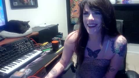 Snapshot of cu2sly chatting on February 9, 5:19 am online show from February 9, 5:19 am