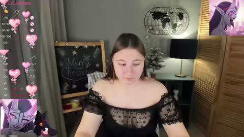 cuddlyskitty online show from December 4, 8:34 am