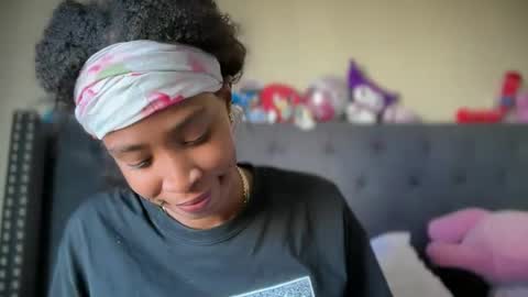 cum2charmxx online show from April 14, 11:44 pm