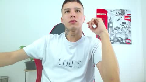 Snapshot of cumandres chatting on December 22, 1:52 pm cumandres online show from December 22, 1:52 pm