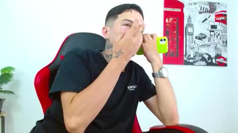 Snapshot of cumandres chatting on February 18, 3:19 pm cumandres online show from February 18, 3:19 pm