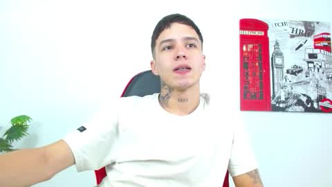 Snapshot of cumandres chatting on February 19, 3:19 pm cumandres online show from February 19, 3:19 pm