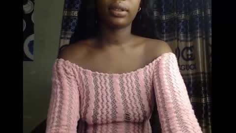 Snapshot of cumebony_petit chatting on September 21, 9:27 pm cumebony_petit online show from September 21, 9:27 pm