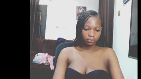 cumebony_petit online show from April 11, 7:56 am