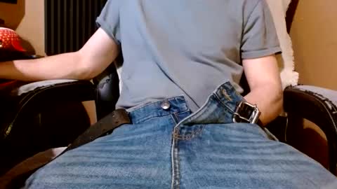 Snapshot of cumshard35 chatting on April 3, 4:21 am cumshard35 online show from April 3, 4:21 am