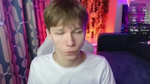 Snapshot of cumte_boy chatting on April 26, 1:25 am cumte_boy online show from April 26, 1:25 am