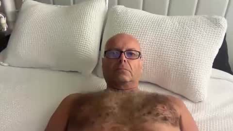 Love to please a woman for hours - Please PM online show from January 31, 11:58 pm