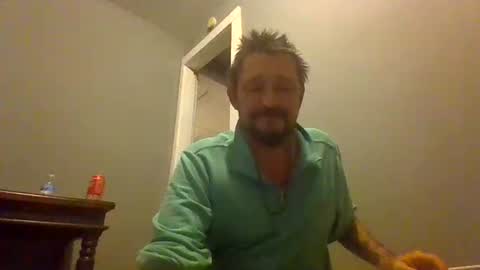 Snapshot of cuntreeboy68 chatting on December 6, 6:26 am Bash online show from December 6, 6:26 am