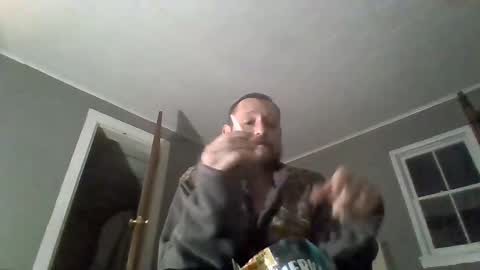 Snapshot of cuntreeboy68 chatting on January 19, 1:32 am Bash online show from January 19, 1:32 am