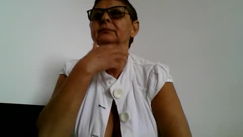 Snapshot of cuplu4346529860 chatting on October 1, 10:32 am couple online show from October 1, 10:32 am