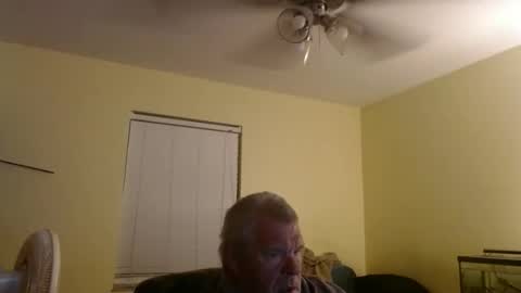 Snapshot of curious1001 chatting on February 13, 10:33 am curious1001 online show from February 13, 10:33 am