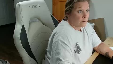 Snapshot of curiouscouple3143 chatting on February 6, 9:17 pm curious couple online show from February 6, 9:17 pm