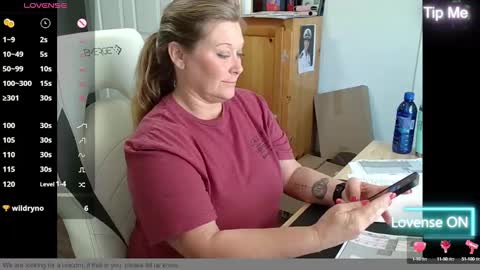 Snapshot of curiouscouple3143 chatting on February 17, 5:10 pm curious couple online show from February 17, 5:10 pm