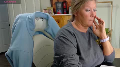 Snapshot of curiouscouple3143 chatting on December 17, 6:25 pm curious couple online show from December 17, 6:25 pm