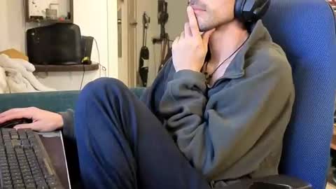 Snapshot of curiousgenie chatting on January 5, 10:24 pm curiousgenie online show from January 5, 10:24 pm