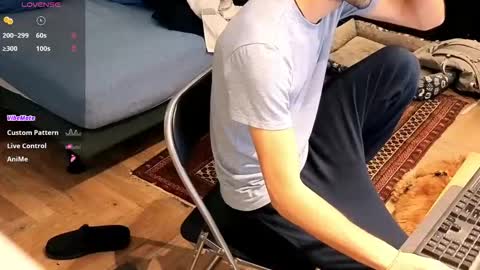 Snapshot of curiousgenie chatting on February 14, 10:12 am curiousgenie online show from February 14, 10:12 am