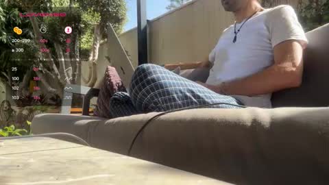 Snapshot of curiousgenie chatting on February 18, 8:43 am curiousgenie online show from February 18, 8:43 am