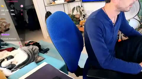 Snapshot of curiousgenie chatting on March 4, 9:04 am curiousgenie online show from March 4, 9:04 am