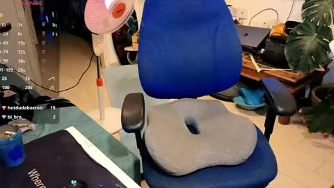 Snapshot of curiousgenie chatting on March 22, 12:25 am curiousgenie online show from March 22, 12:25 am