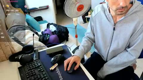 Snapshot of curiousgenie chatting on March 24, 2:33 pm curiousgenie online show from March 24, 2:33 pm