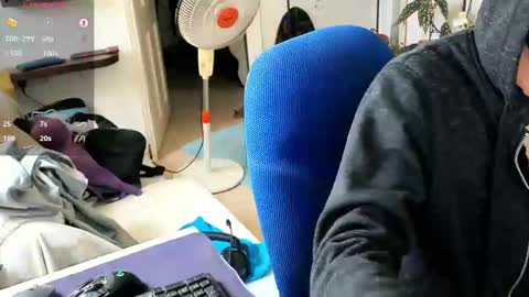 Snapshot of curiousgenie chatting on March 25, 8:09 am curiousgenie online show from March 25, 8:09 am