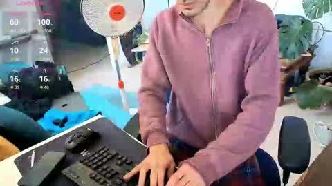 Snapshot of curiousgenie chatting on April 7, 9:21 am curiousgenie online show from April 7, 9:21 am