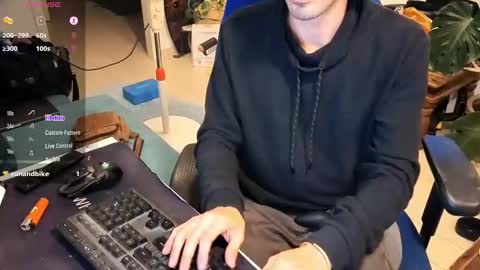 Snapshot of curiousgenie chatting on April 7, 10:42 pm curiousgenie online show from April 7, 10:42 pm