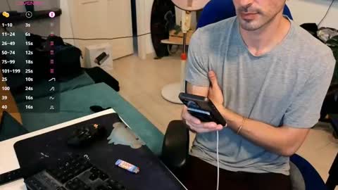 Snapshot of curiousgenie chatting on April 11, 3:27 pm curiousgenie online show from April 11, 3:27 pm