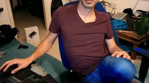 Snapshot of curiousgenie chatting on April 14, 5:08 pm curiousgenie online show from April 14, 5:08 pm