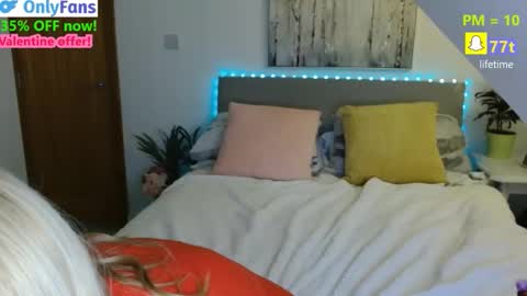 FREE Instagram dancingneighbour online show from February 15, 10:50 pm