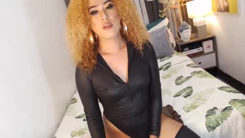 Snapshot of curlysmith chatting on January 26, 5:13 pm chantel online show from January 26, 5:13 pm