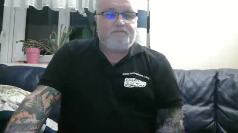 Snapshot of curtus14 chatting on December 15, 1:13 am curtus14 online show from December 15, 1:13 am